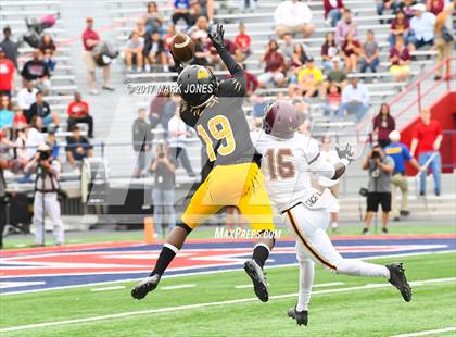 Thumbnail 1 in Salpointe Catholic vs. Saguaro (AIA 4A Final) photogallery.