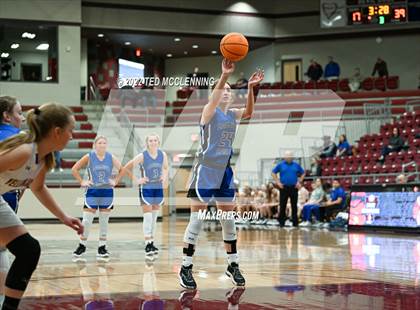 Thumbnail 3 in Kingston vs. Mammoth Spring (AAA 1A Semi-Final) photogallery.