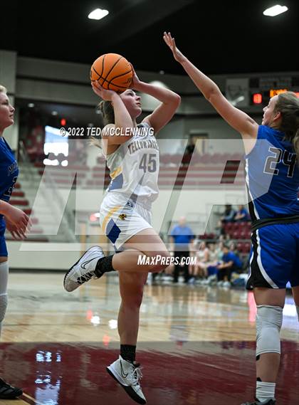 Thumbnail 3 in Kingston vs. Mammoth Spring (AAA 1A Semi-Final) photogallery.