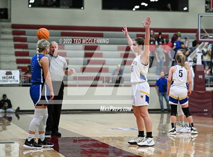 Thumbnail 2 in Kingston vs. Mammoth Spring (AAA 1A Semi-Final) photogallery.