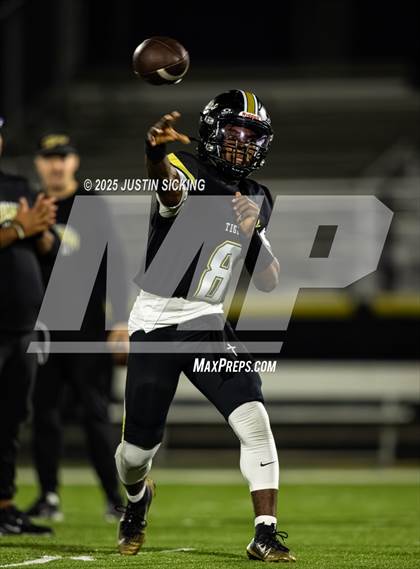 Thumbnail 3 in Lebanon vs Fort Wayne Bishop Dwenger (IHSAA 4A Regional Finals) photogallery.