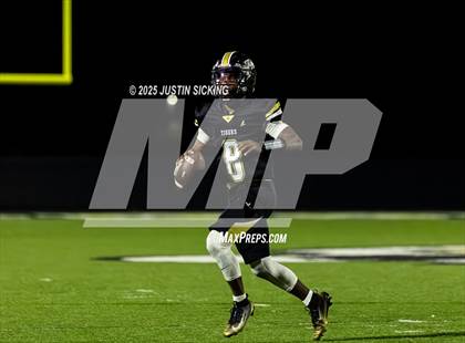 Thumbnail 2 in Lebanon vs Fort Wayne Bishop Dwenger (IHSAA 4A Regional Finals) photogallery.