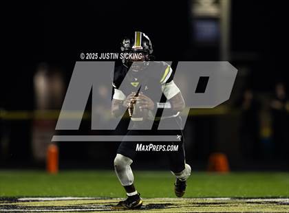 Thumbnail 3 in Lebanon vs Fort Wayne Bishop Dwenger (IHSAA 4A Regional Finals) photogallery.