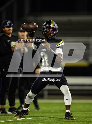 Lebanon vs Fort Wayne Bishop Dwenger (IHSAA 4A Regional Finals)