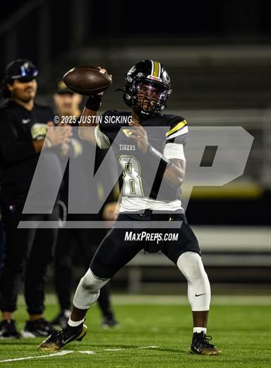 Lebanon vs Fort Wayne Bishop Dwenger (IHSAA 4A Regional Finals)