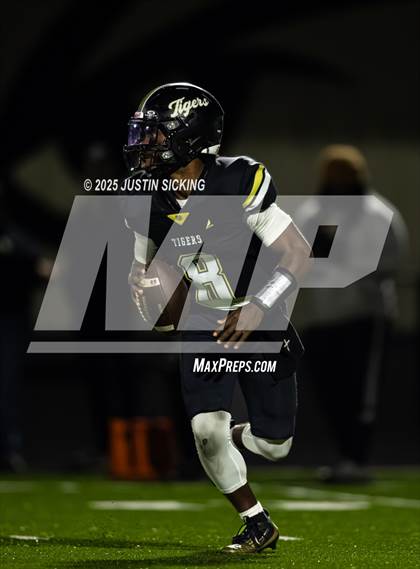 Thumbnail 1 in Lebanon vs Fort Wayne Bishop Dwenger (IHSAA 4A Regional Finals) photogallery.