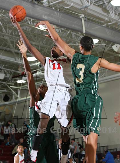 Thumbnail 2 in Long Beach Poly vs. Westchester (MaxPreps Holiday Classic) photogallery.