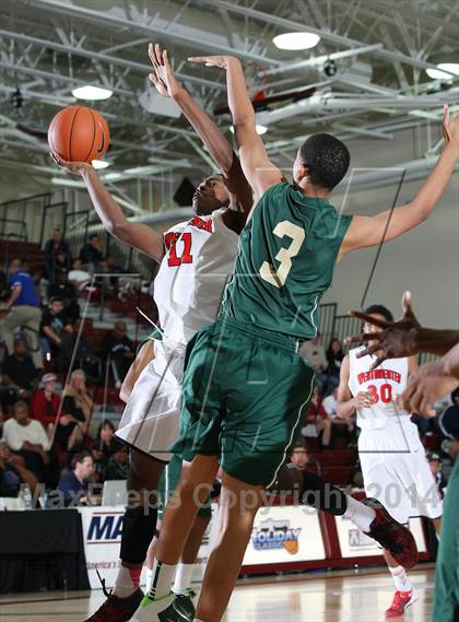 Thumbnail 3 in Long Beach Poly vs. Westchester (MaxPreps Holiday Classic) photogallery.