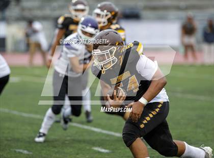 Thumbnail 3 in El Camino vs Carlsbad photogallery.