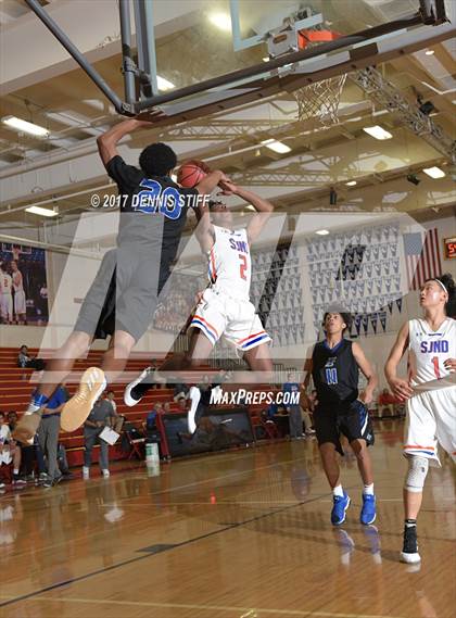 Thumbnail 1 in Immanuel vs. St. Joseph Notre Dame (FR Barry Christmas Classic) photogallery.