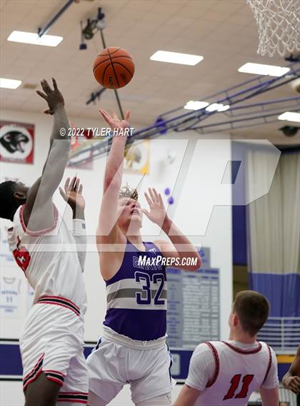 Thumbnail 3 in Perry Meridian vs. Southport (IHSAA 4A Sectional Semi-Final) photogallery.