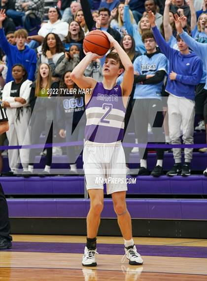 Thumbnail 2 in Perry Meridian vs. Southport (IHSAA 4A Sectional Semi-Final) photogallery.