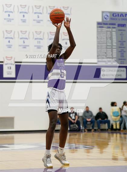 Thumbnail 1 in Perry Meridian vs. Southport (IHSAA 4A Sectional Semi-Final) photogallery.