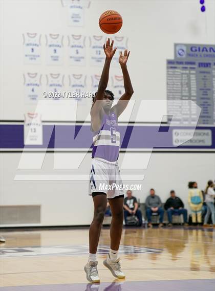 Thumbnail 2 in Perry Meridian vs. Southport (IHSAA 4A Sectional Semi-Final) photogallery.