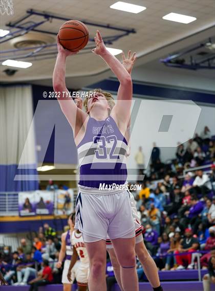 Thumbnail 1 in Perry Meridian vs. Southport (IHSAA 4A Sectional Semi-Final) photogallery.