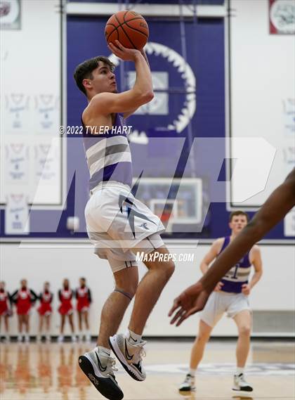 Thumbnail 1 in Perry Meridian vs. Southport (IHSAA 4A Sectional Semi-Final) photogallery.