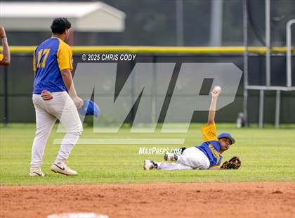Thumbnail 3 in Liberty vs. Washington (UIL Baseball 4A D2 Bi-District) photogallery.