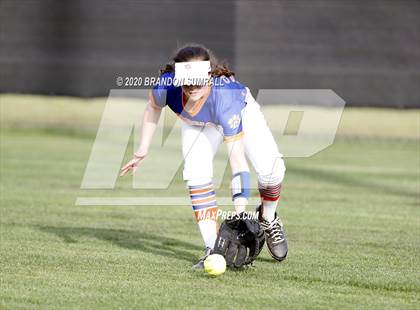 Thumbnail 3 in Thorsby vs Chilton County (Chilton County Tournament) photogallery.