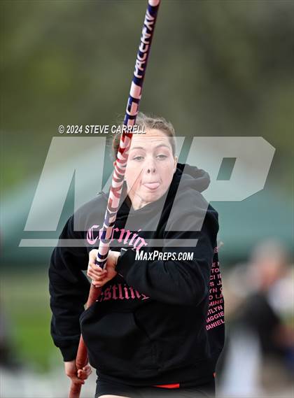 Thumbnail 1 in Eagle Relays (Pole Vault) photogallery.