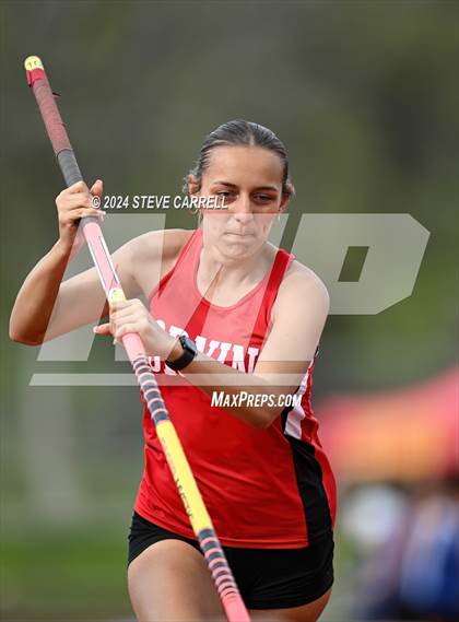 Thumbnail 1 in Eagle Relays (Pole Vault) photogallery.
