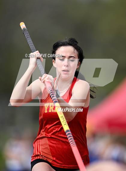 Thumbnail 2 in Eagle Relays (Pole Vault) photogallery.