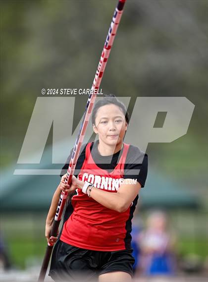 Thumbnail 1 in Eagle Relays (Pole Vault) photogallery.