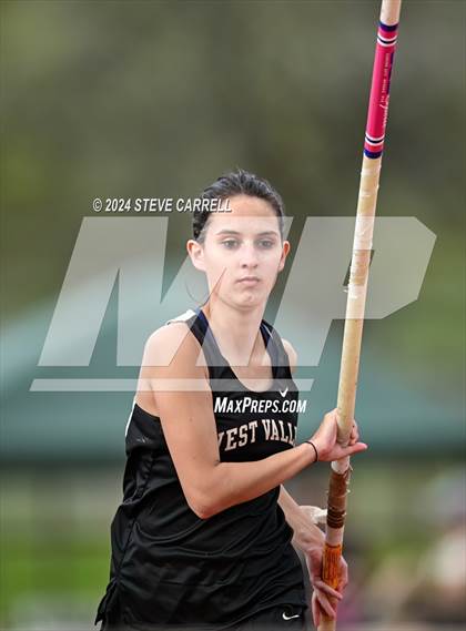 Thumbnail 2 in Eagle Relays (Pole Vault) photogallery.