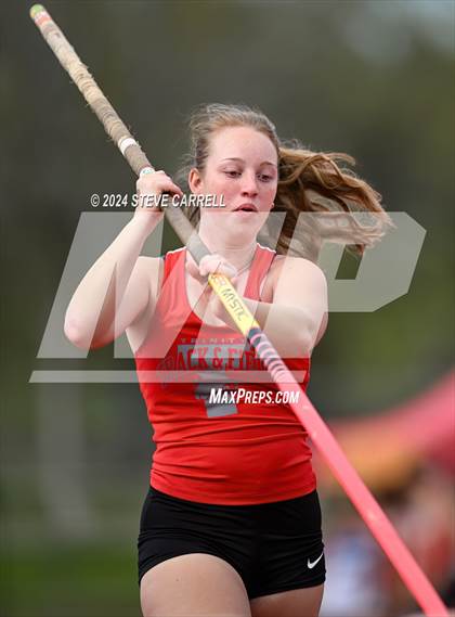 Thumbnail 1 in Eagle Relays (Pole Vault) photogallery.