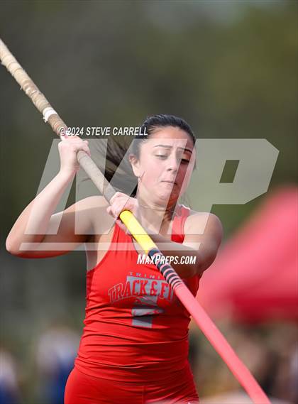 Thumbnail 2 in Eagle Relays (Pole Vault) photogallery.
