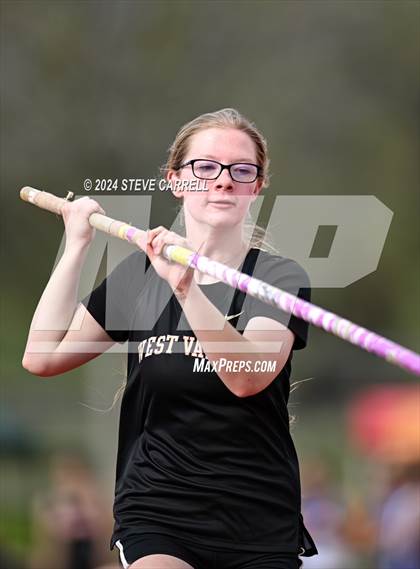 Thumbnail 2 in Eagle Relays (Pole Vault) photogallery.