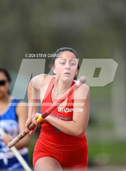 Thumbnail 1 in Eagle Relays (Pole Vault) photogallery.