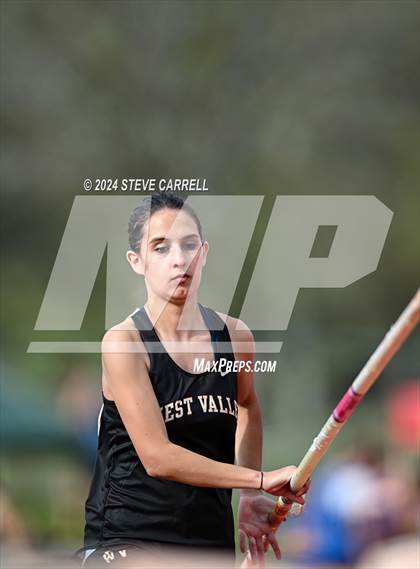 Thumbnail 2 in Eagle Relays (Pole Vault) photogallery.