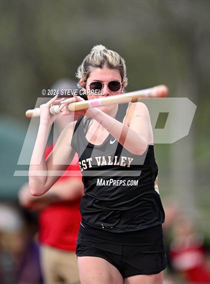 Thumbnail 2 in Eagle Relays (Pole Vault) photogallery.