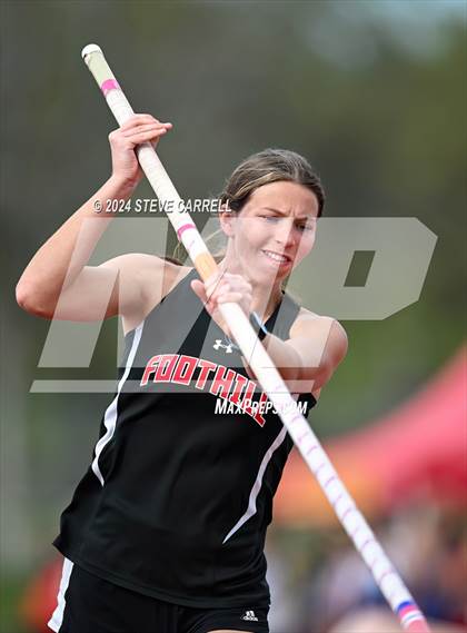 Thumbnail 2 in Eagle Relays (Pole Vault) photogallery.