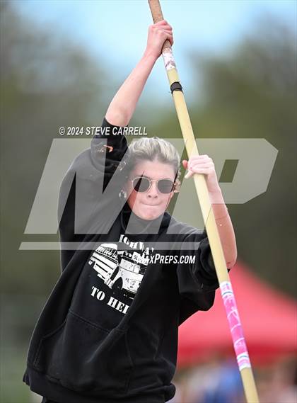 Thumbnail 1 in Eagle Relays (Pole Vault) photogallery.