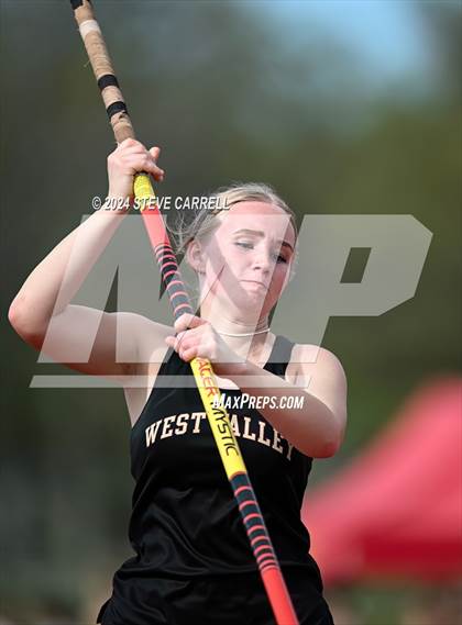 Thumbnail 1 in Eagle Relays (Pole Vault) photogallery.