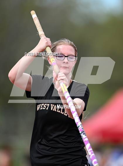 Thumbnail 3 in Eagle Relays (Pole Vault) photogallery.
