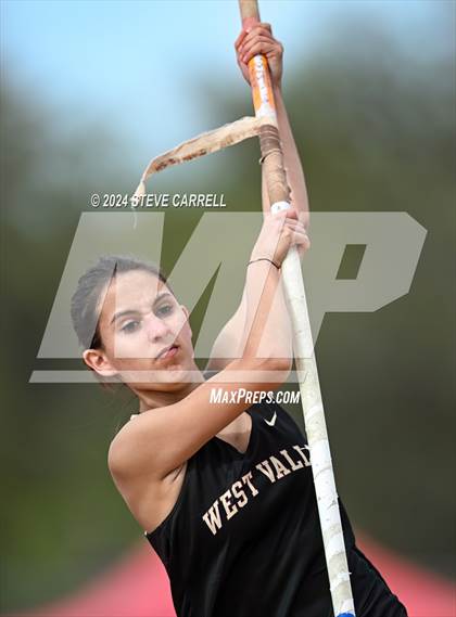 Thumbnail 1 in Eagle Relays (Pole Vault) photogallery.