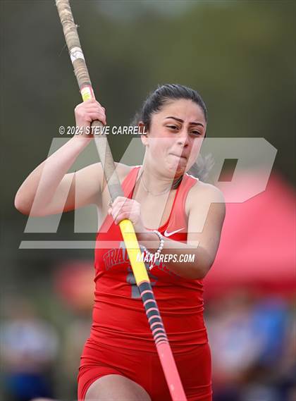 Thumbnail 2 in Eagle Relays (Pole Vault) photogallery.