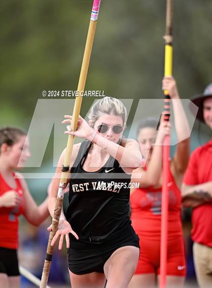 Thumbnail 3 in Eagle Relays (Pole Vault) photogallery.