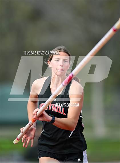 Thumbnail 2 in Eagle Relays (Pole Vault) photogallery.