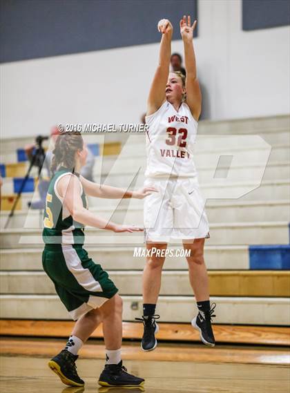 Thumbnail 1 in Paradise vs. West Valley photogallery.