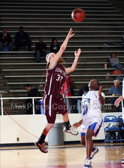 Thumbnail 2 in Clear Creek vs. Dickinson (McDonald's Texas Invitational) photogallery.