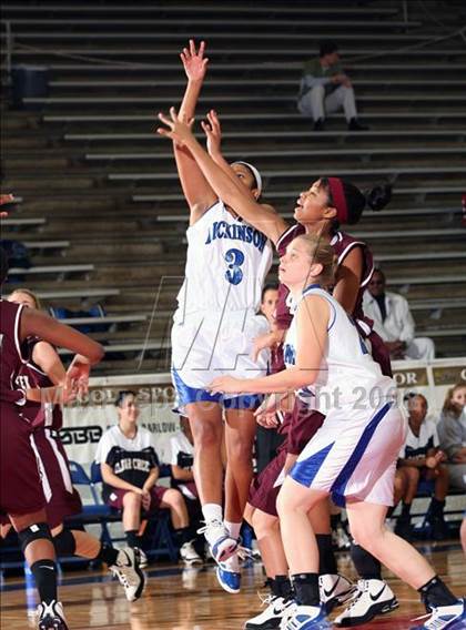 Thumbnail 2 in Clear Creek vs. Dickinson (McDonald's Texas Invitational) photogallery.