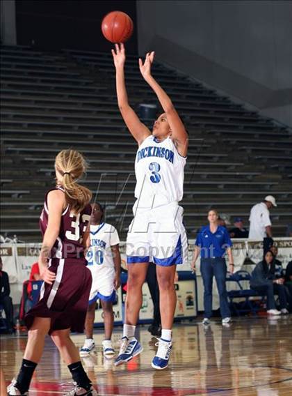 Thumbnail 3 in Clear Creek vs. Dickinson (McDonald's Texas Invitational) photogallery.