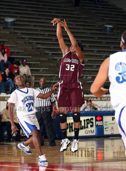 Thumbnail 1 in Clear Creek vs. Dickinson (McDonald's Texas Invitational) photogallery.