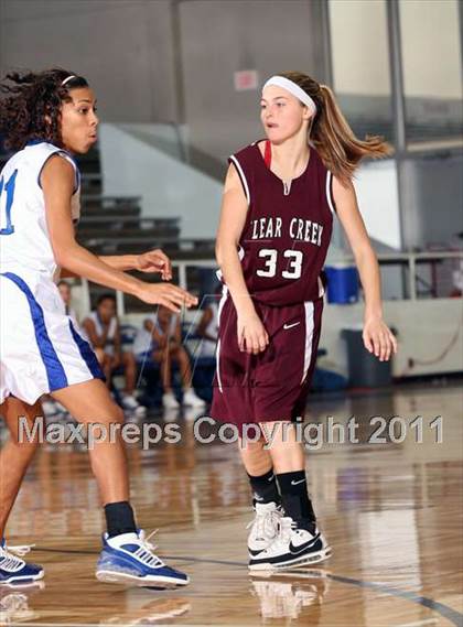 Thumbnail 2 in Clear Creek vs. Dickinson (McDonald's Texas Invitational) photogallery.