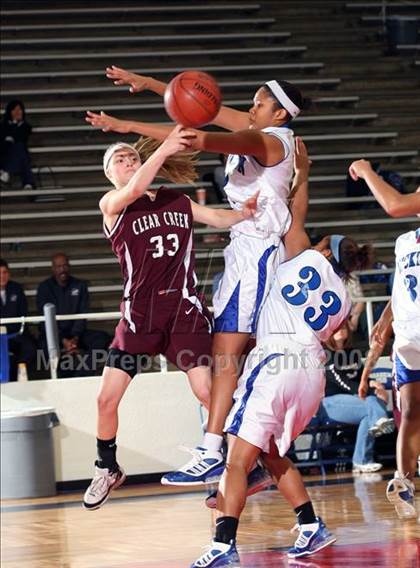 Thumbnail 3 in Clear Creek vs. Dickinson (McDonald's Texas Invitational) photogallery.