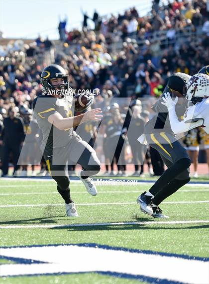 Thumbnail 2 in Round Rock vs. Klein Oak (UIL 6A Area Playoff) photogallery.