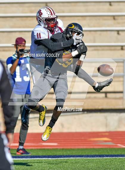 Thumbnail 1 in Round Rock vs. Klein Oak (UIL 6A Area Playoff) photogallery.